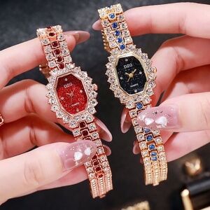 Women's Rhinestone Steel Strip luxury Wine Barrel Shaped Watch